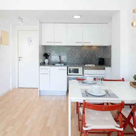 4 Min Walk, Free Private Parking, Balcony, Ac *