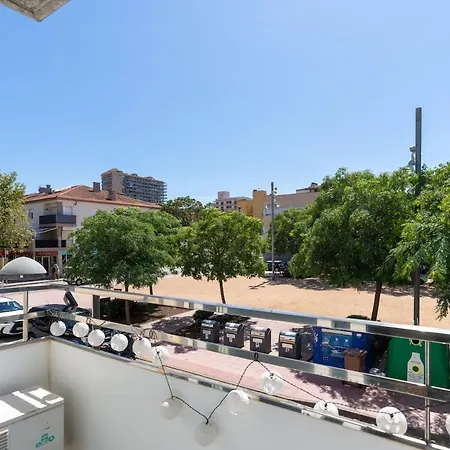 4 Min Walk, Free Private Parking, Balcony, Ac *